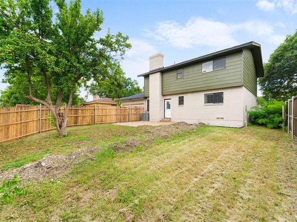 1429  Brook Valley Place , Dallas Texas 75232