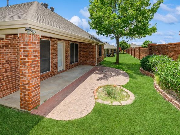 915  Cresthaven Drive  3, Cedar Hill Texas 75104