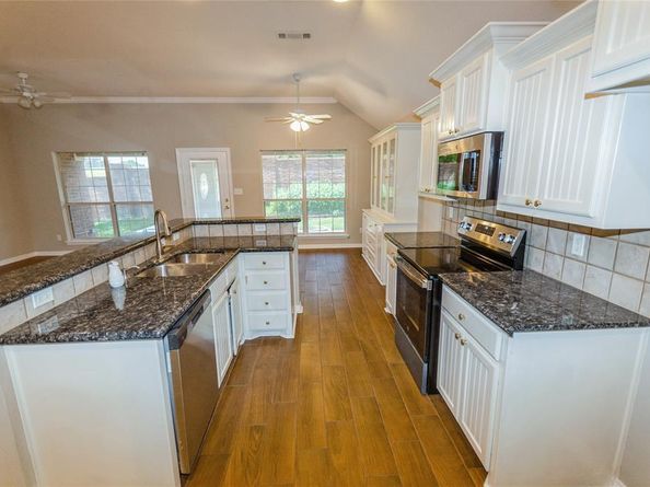 915  Cresthaven Drive  3, Cedar Hill Texas 75104