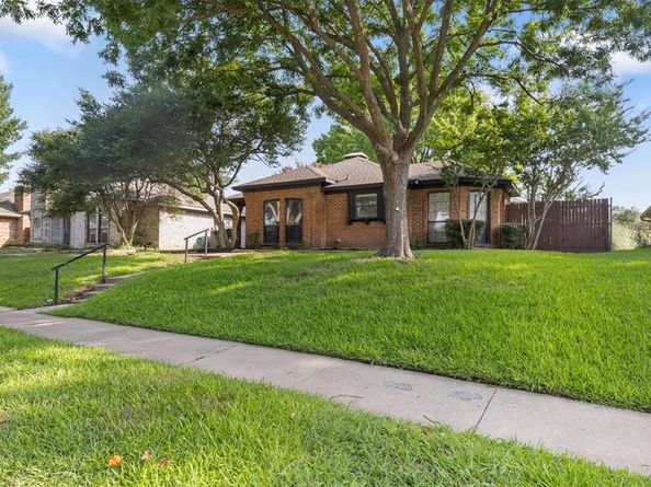 2805  Stoneridge Drive , Garland Texas 75044