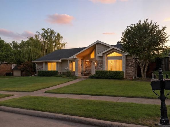 302  Hillside Court , Garland Texas 75043