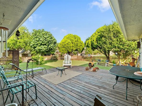 302  Hillside Court , Garland Texas 75043