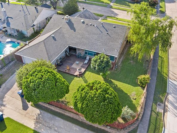 302  Hillside Court , Garland Texas 75043