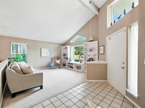 302  Hillside Court , Garland Texas 75043
