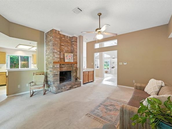 302  Hillside Court , Garland Texas 75043