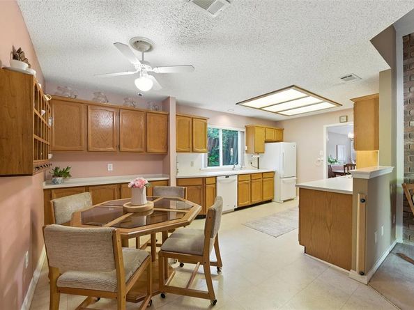 302  Hillside Court , Garland Texas 75043