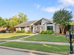302  Hillside Court , Garland Texas 75043