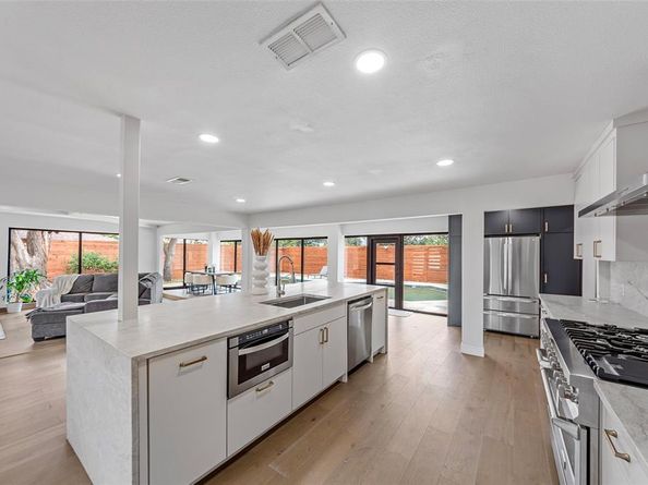12211  Quincy Lane , Dallas Texas 75230