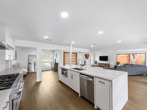 12211  Quincy Lane , Dallas Texas 75230