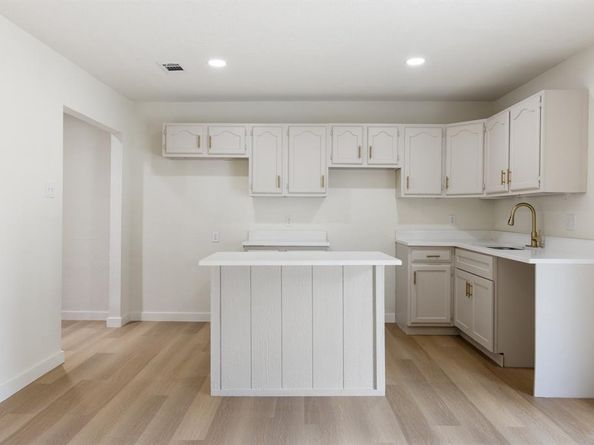 719  Sara Drive , Mesquite Texas 75149