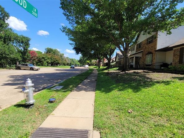 5021  Buttonwood Lane , Garland Texas 75043