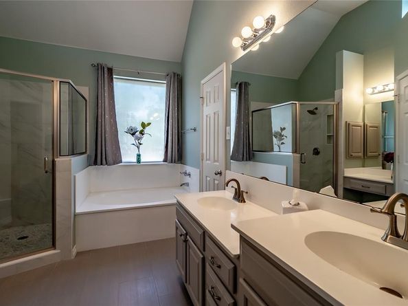 1922  Hidden Trail Drive , Lewisville Texas 75067