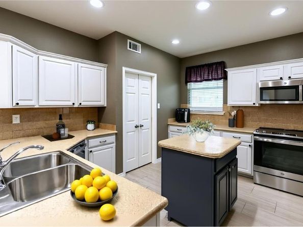 1922  Hidden Trail Drive , Lewisville Texas 75067