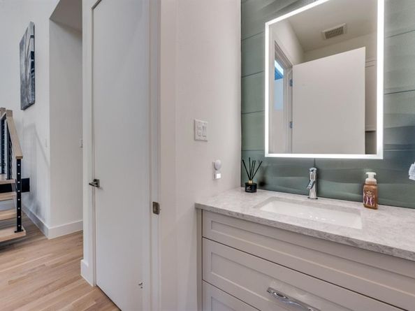 3918  Lively Lane , Dallas Texas 75220