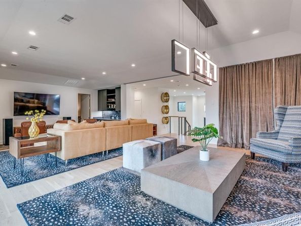 3918  Lively Lane , Dallas Texas 75220
