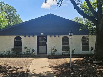 402  Ivy Way 