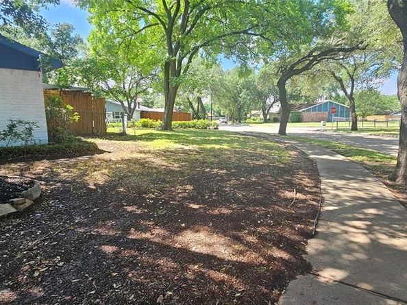 402  Ivy Way , Garland Texas 75043