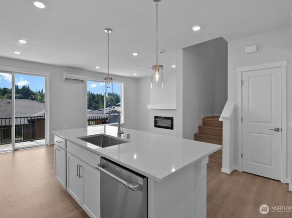 13217 NE 127th Court B, Kirkland WA 98034