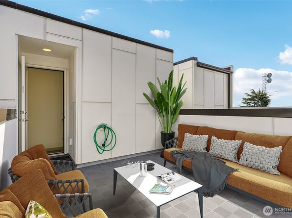4407 42nd Avenue SW D, Seattle WA 98116
