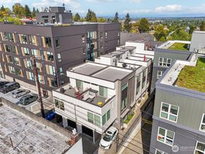 4407 42nd Avenue SW D, Seattle WA 98116