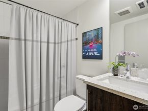 4407 42nd Avenue SW D, Seattle WA 98116