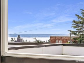4407 42nd Avenue SW D, Seattle WA 98116