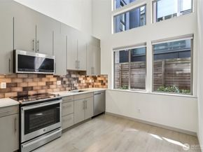 4407 42nd Avenue SW D, Seattle WA 98116