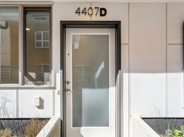 4407 42nd Avenue SW D, Seattle WA 98116