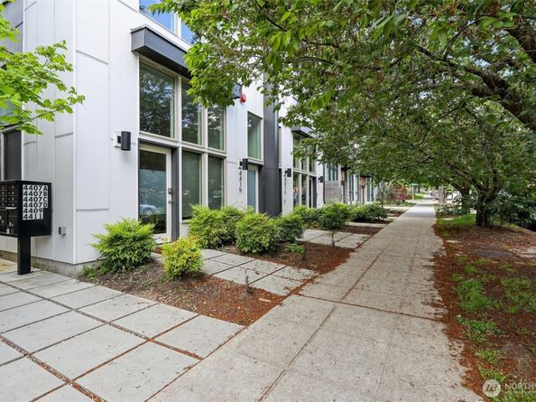 4407 42nd Avenue SW D, Seattle WA 98116