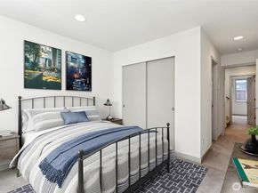 4407 42nd Avenue SW D, Seattle WA 98116