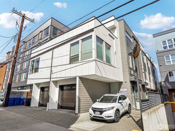 4407 42nd Avenue SW D, Seattle WA 98116