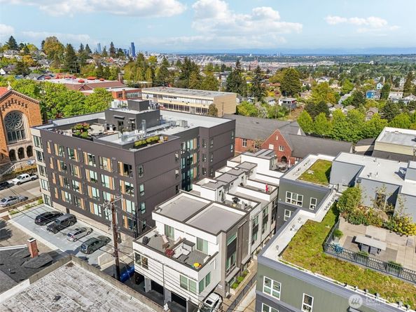 4407 42nd Avenue SW D, Seattle WA 98116