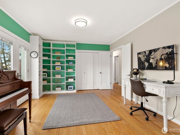 2802 29th Avenue W, Seattle WA 98199