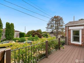 2802 29th Avenue W, Seattle WA 98199