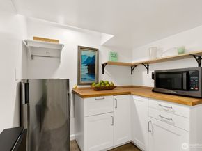 2802 29th Avenue W, Seattle WA 98199