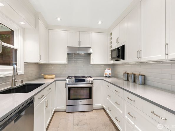 2802 29th Avenue W, Seattle WA 98199