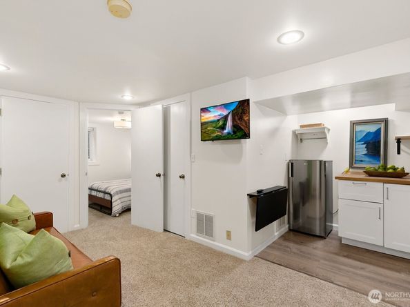 2802 29th Avenue W, Seattle WA 98199