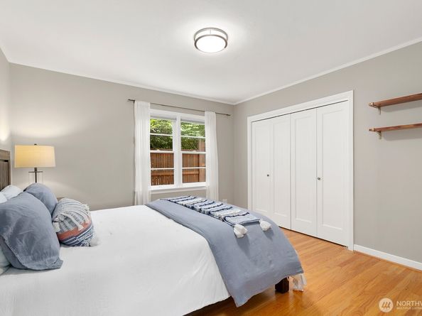 2802 29th Avenue W, Seattle WA 98199