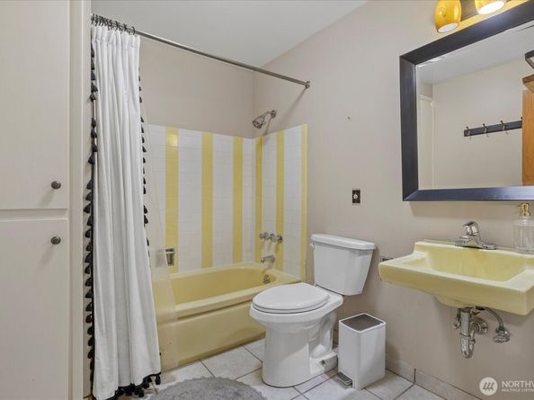 6520 NE 60th Street, Seattle WA 98115