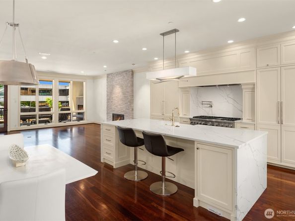 10132 NE 59th Street C, Kirkland WA 98033