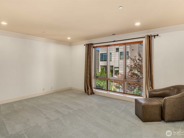 10132 NE 59th Street C, Kirkland WA 98033