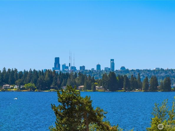 10132 NE 59th Street C, Kirkland WA 98033