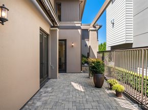 10132 NE 59th Street C, Kirkland WA 98033