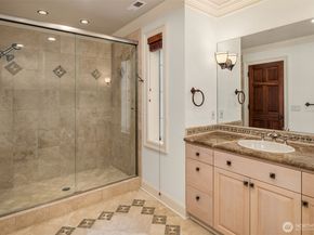 10132 NE 59th Street C, Kirkland WA 98033