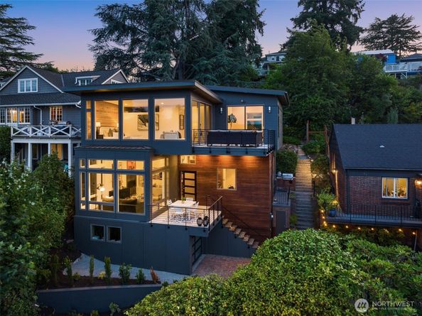 3925 48th Avenue S, Seattle WA 98118