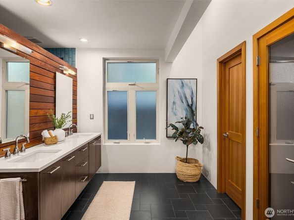 3925 48th Avenue S, Seattle WA 98118