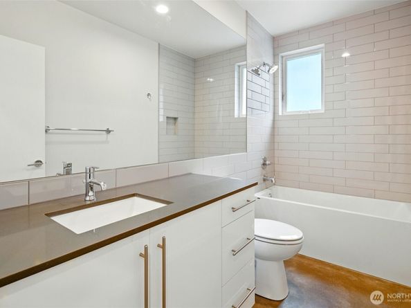 9732 Woodlawn Avenue N A, Seattle WA 98103