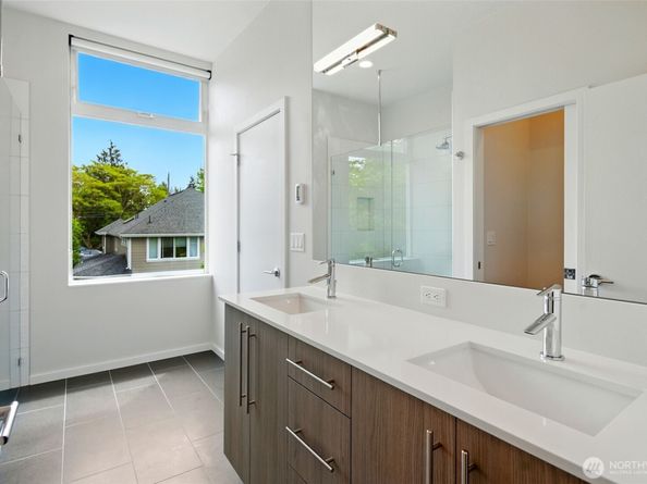 9732 Woodlawn Avenue N A, Seattle WA 98103