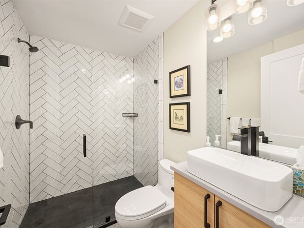 330 3rd Avenue S C, Kirkland WA 98033