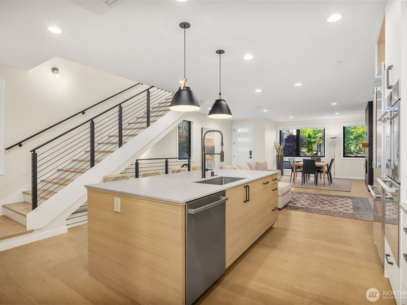 330 3rd Avenue S C, Kirkland WA 98033